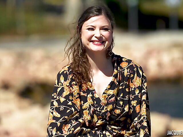 Aurora, 39 - Charming French MILF threesome fuck