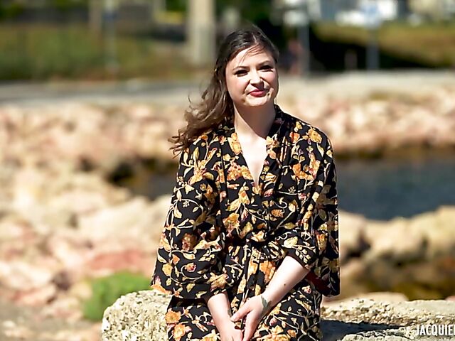 Aurora, 39 - Charming French MILF threesome fuck