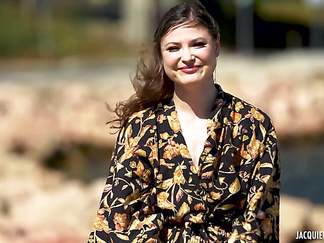 Aurora, 39 - Charming French MILF threesome fuck