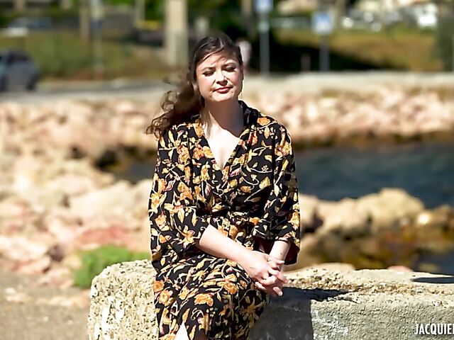 Aurora, 39 - Charming French MILF threesome fuck