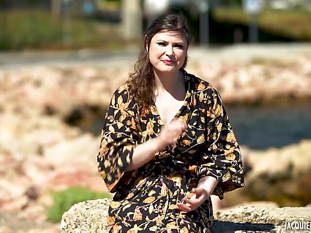 Aurora, 39 - Charming French MILF threesome fuck