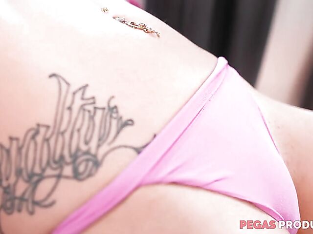 Flexible fit girl Kate Brixxton loves that cock in her tight anal hole