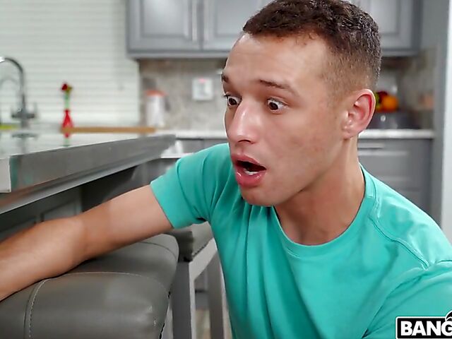 Curly bubble butt latina Willow Ryder helps Johnny Love