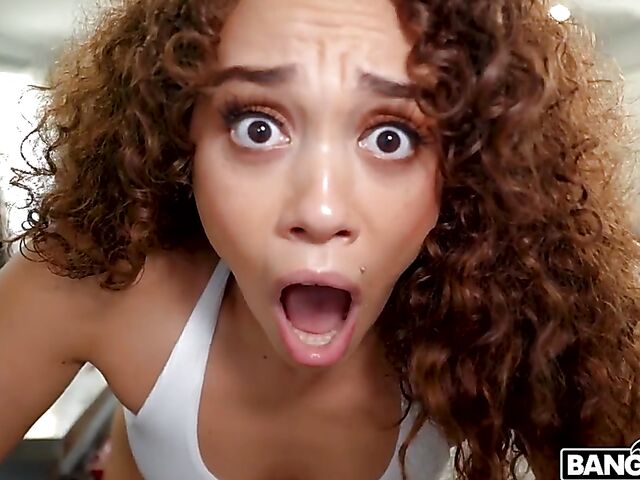 Curly bubble butt latina Willow Ryder helps Johnny Love