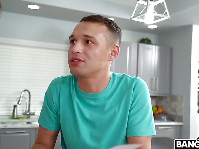 Curly bubble butt latina Willow Ryder helps Johnny Love