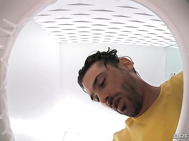 Lily Starfire - Toilet stuck ebony interracial threesome with white rescue guys