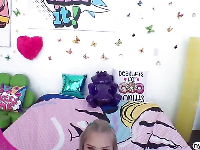 Close up fuck in pink stockings with tight ass blonde Harley King