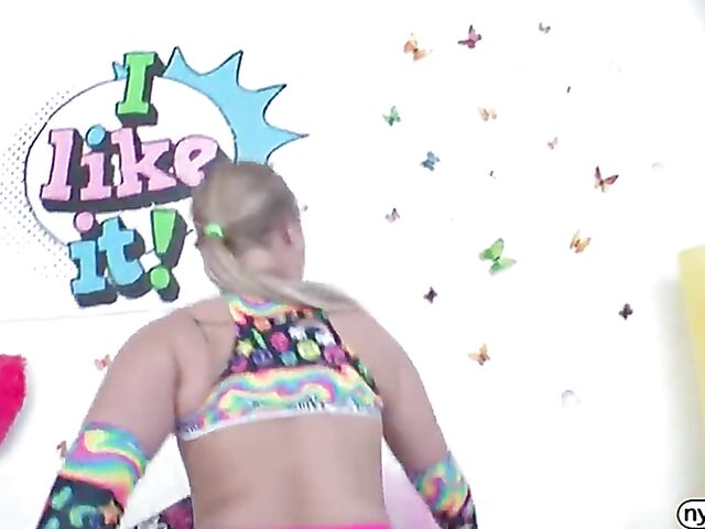 Close up fuck in pink stockings with tight ass blonde Harley King