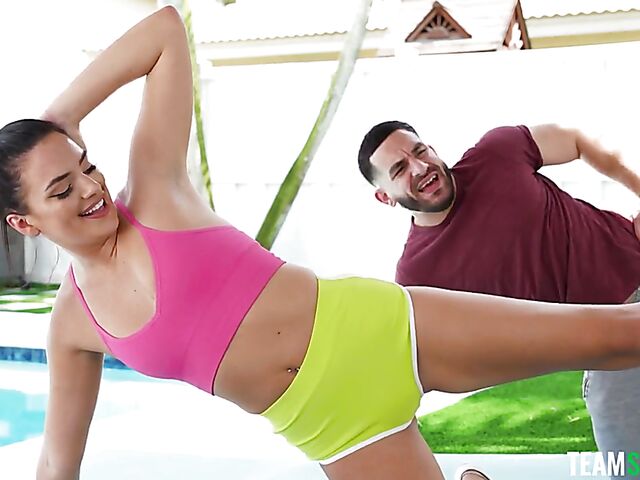 Dark-haired fitness babe Alice Visby is too seductive