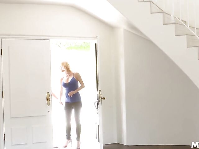 Fake tits threesome with Quinn Wilde and horny milf  Alexis Fawx