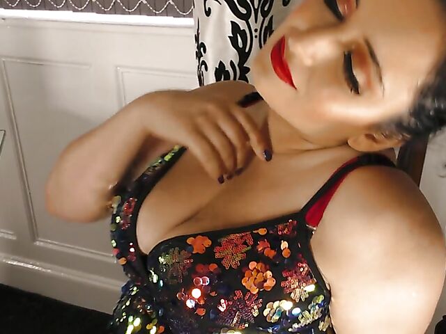 Big-breasted MILF dildo solo in black stockings featuring Jasmine De Launa