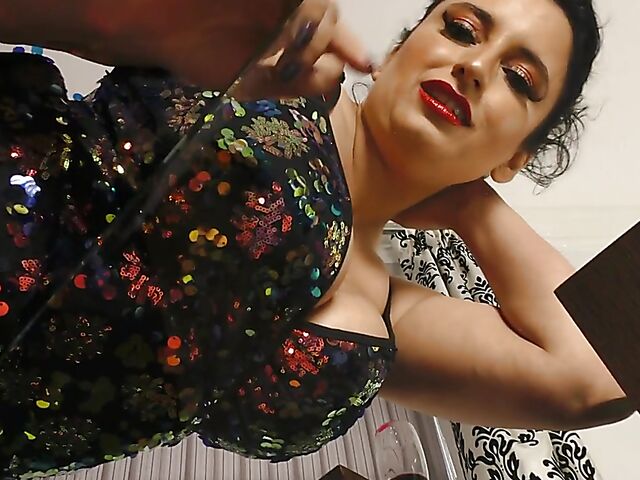 Big-breasted MILF dildo solo in black stockings featuring Jasmine De Launa