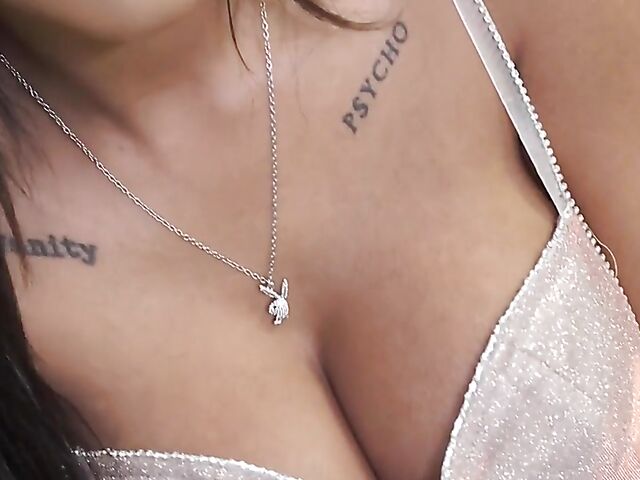 Gorgeous ebony beauty Zoey Sinn has a good time