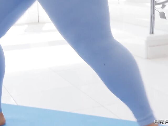 Brazzers BBW in yoga pants vs skinny boy in the bathroom with sporty fattie Leila Lewis