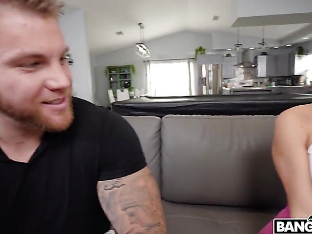 Fitness babe with big tits and big ass Rubita gets banged by a muscle guy