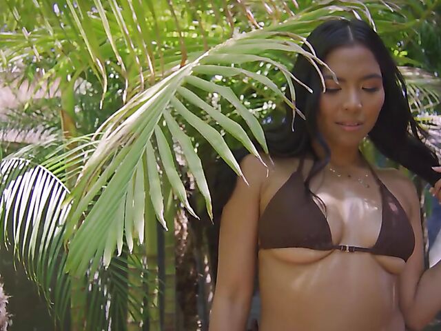 Asian bikini babe Jada Kai gets nude under the palm tree