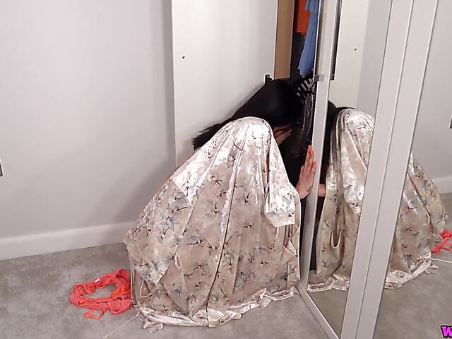 Tattooed brunette solo with a vibrator for her clit featuring Keeley from the UK