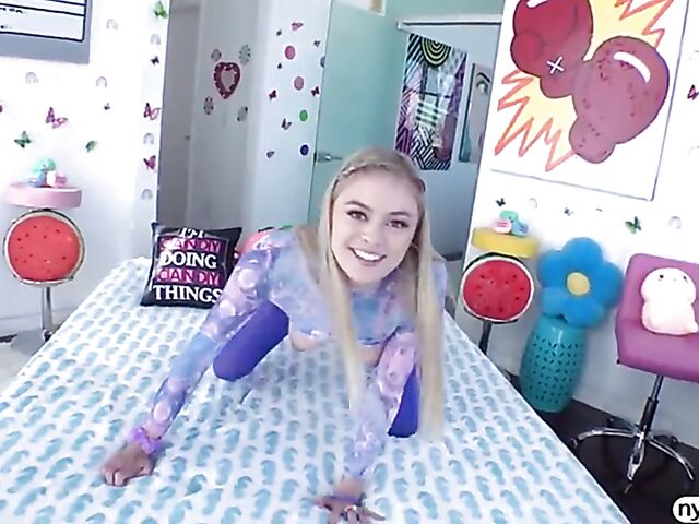 Creamy fuck close up with pretty-faced Amber Moore