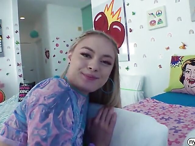 Creamy fuck close up with pretty-faced Amber Moore