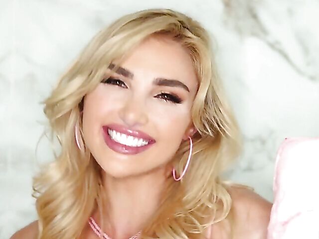 Glamorous blonde babe Kenzie Anne fucks Zac WIld like there's no tomorrow