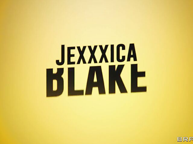 Bubble butt ebony shemale pornstar TS Jexxxica Blake gets banged in paradise