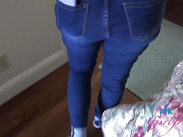 Leana Lovings - Teen with glasses POV adventure