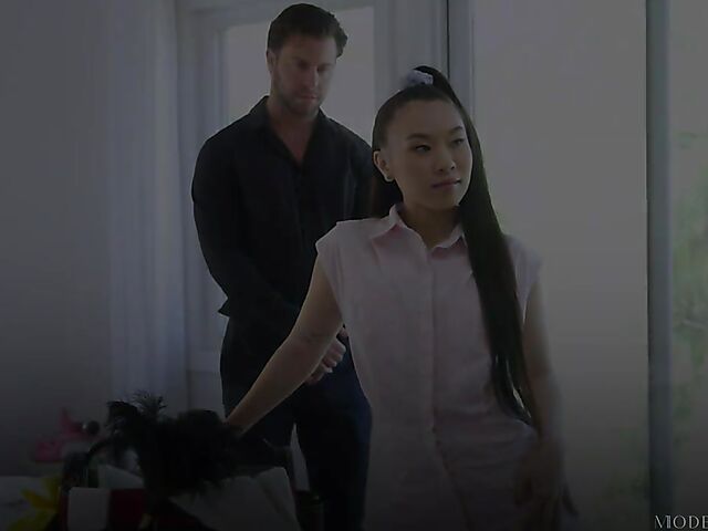 Shaved asian teen Kimmy Kimm wants to fuck