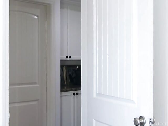 Shaved asian teen Kimmy Kimm wants to fuck