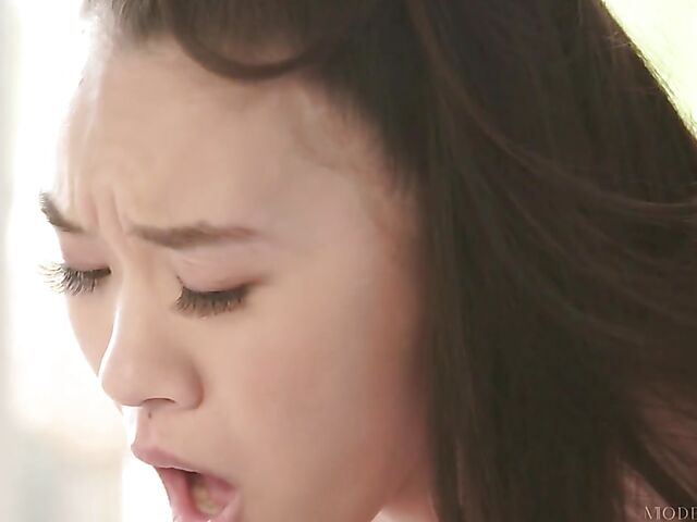 Shaved asian teen Kimmy Kimm wants to fuck