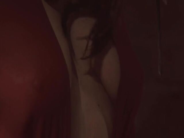 Latex mistress Domina wants to see her new slave Julia North suck