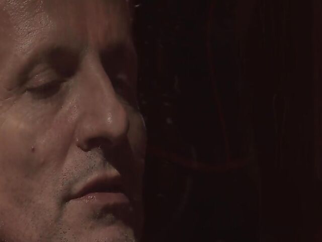 Latex mistress Domina wants to see her new slave Julia North suck