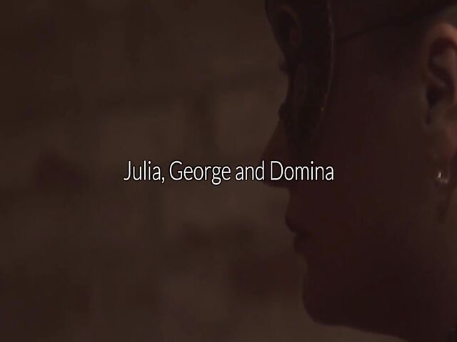 Latex mistress Domina wants to see her new slave Julia North suck