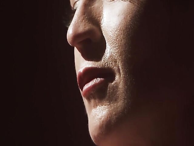 Latex mistress Domina wants to see her new slave Julia North suck