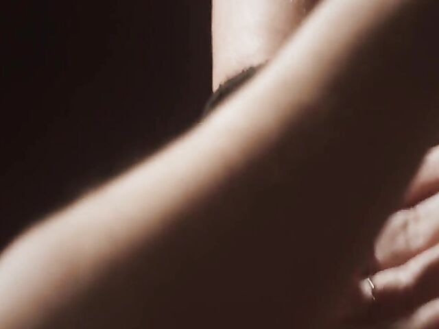 Latex mistress Domina wants to see her new slave Julia North suck