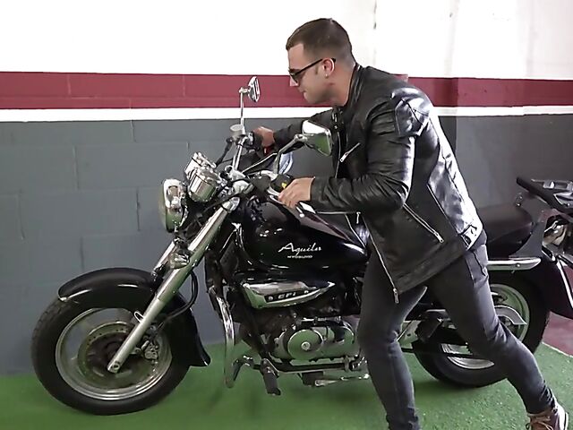 Mavi Burbujita - Biker MILF and young stud fuck in the garage