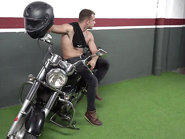 Mavi Burbujita - Biker MILF and young stud fuck in the garage