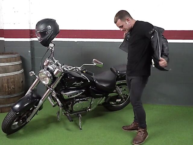 Mavi Burbujita - Biker MILF and young stud fuck in the garage