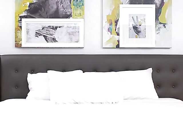 Julia Robbie - New curly-haired blonde MILF casting video