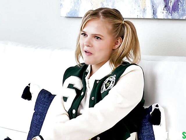 Coco Lovelock - Petite teen squirt while fucking