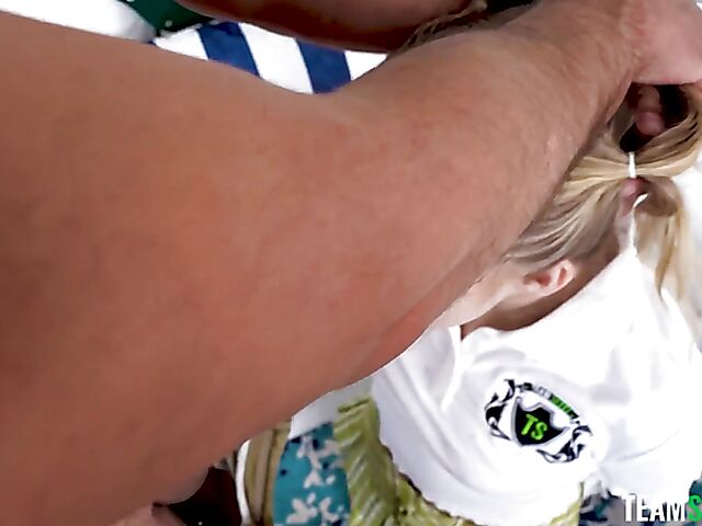 Coco Lovelock - Petite teen squirt while fucking