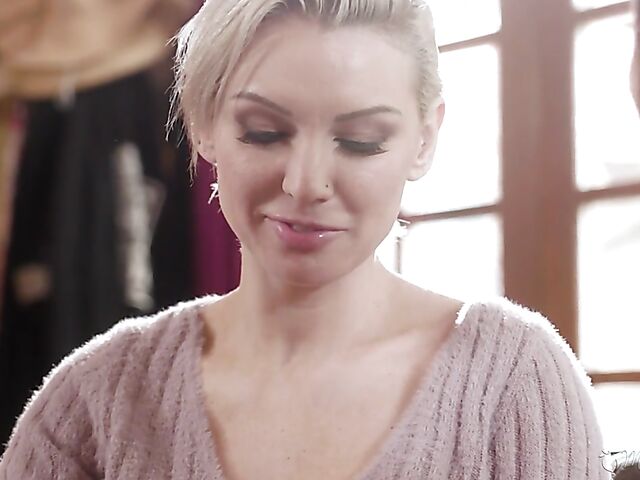 Curious MILF Kenzie Taylor gives Alexia Anders' asian lesbian pussy a try