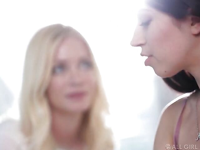 Lesbian massage threesome with milfs featuring Serene Siren, Alex Coal and Slimthick Vic