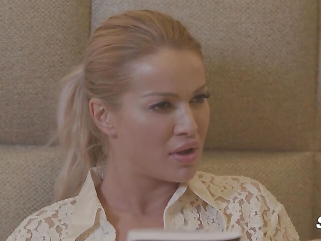 Very hot anal session in Cherry Kiss' bedroom