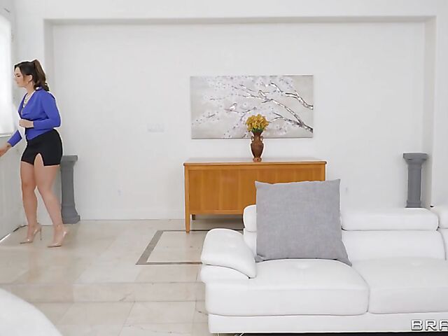 Siri Dahl & Adira Allure - Lesbian sex with the realtor