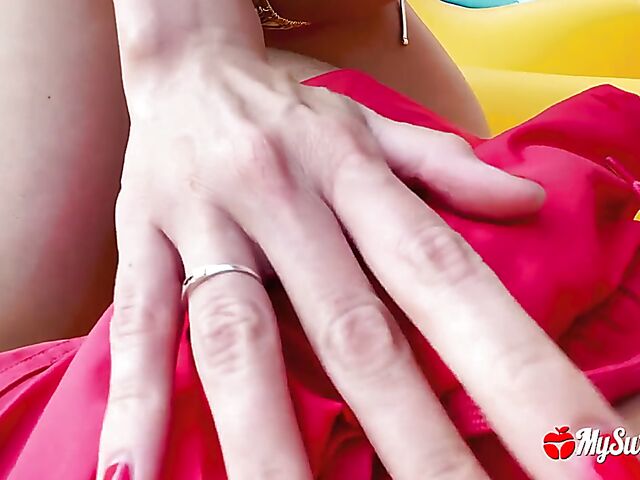 Summertime pool sex from your point of view with Leo Lulu and Luna Okko