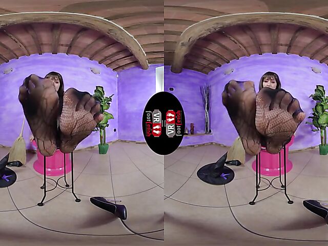 VR foot fetish with dirty talking witch Ammalia