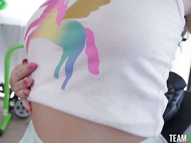 Home gym sex with petite teen Coco Lovelock