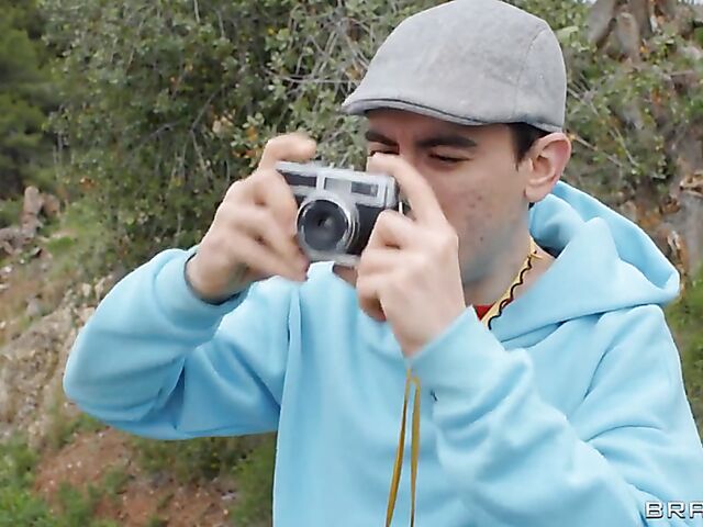 Jada Sparks - Hot MILF seduces a tourist with her assets by the ocean