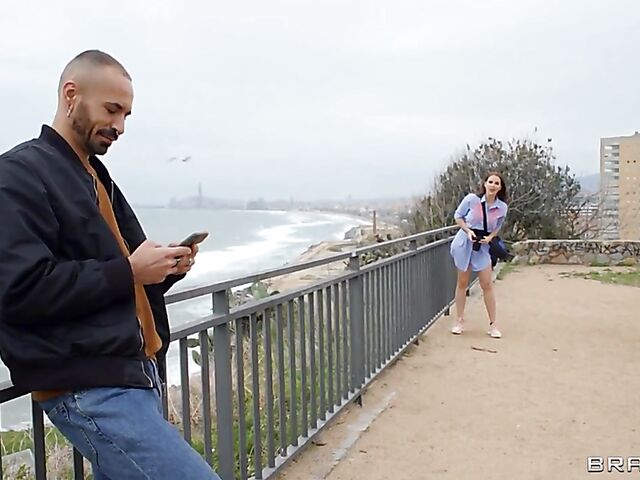 Jada Sparks - Hot MILF seduces a tourist with her assets by the ocean