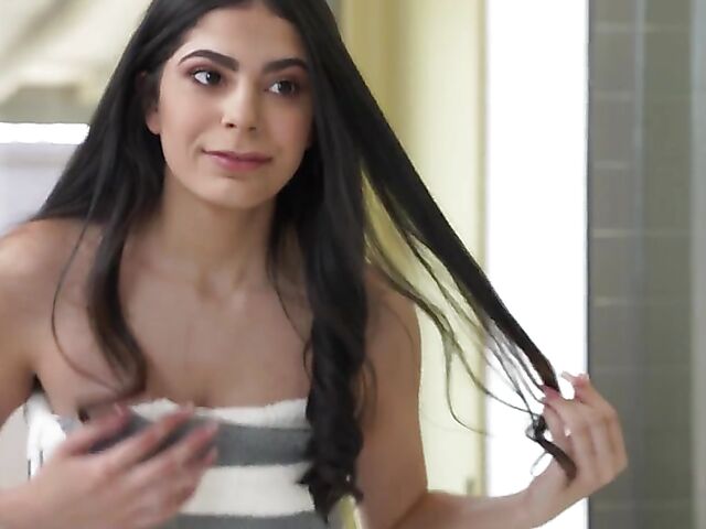 Young fitness babe Angel Gostosa is extremely seductive!